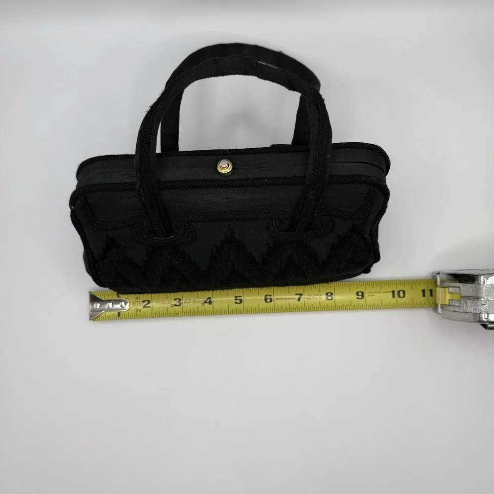 Vtg Cesare Piccini Black Bag Embroidered Motif Push Lock Made in Italy‎ *read